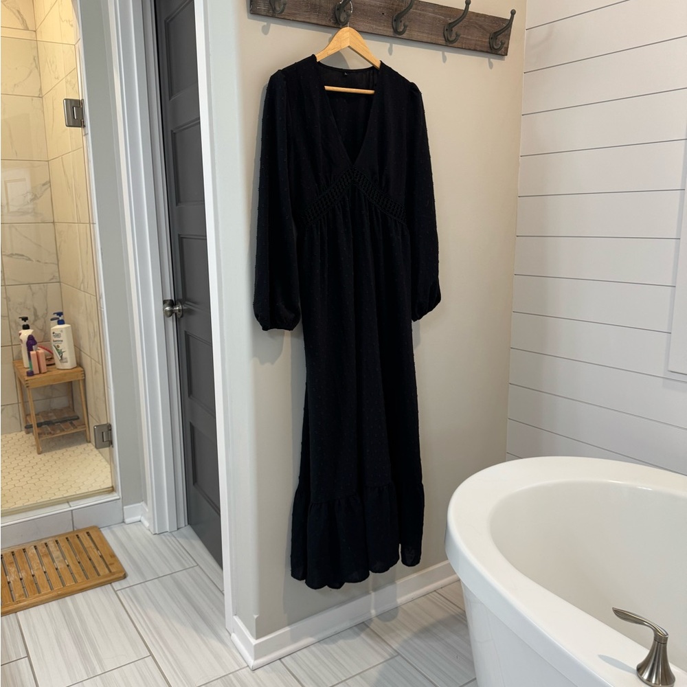 Flowy Black boho women’s Maxi Dress - perfect for date night or concert - size L